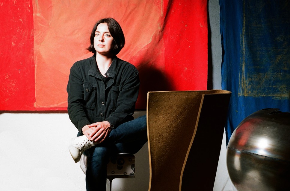 Ab dem 7. November 2025 verwandelt eine raumgreifende Installation von Sonia Leimer und Christian Kosmas Mayer das zweite Obergeschoss des Museion in einen Ort des Dialogs zwischen Vergangenheit, Gegenwart und Zukunft, zwischen Design und kollektiver Reflexion – ermöglicht durch eine bedeutende Sammlung olympischer Fackeln.